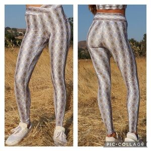 Wolven Argyle White Cossover Pocket Legging Size Small